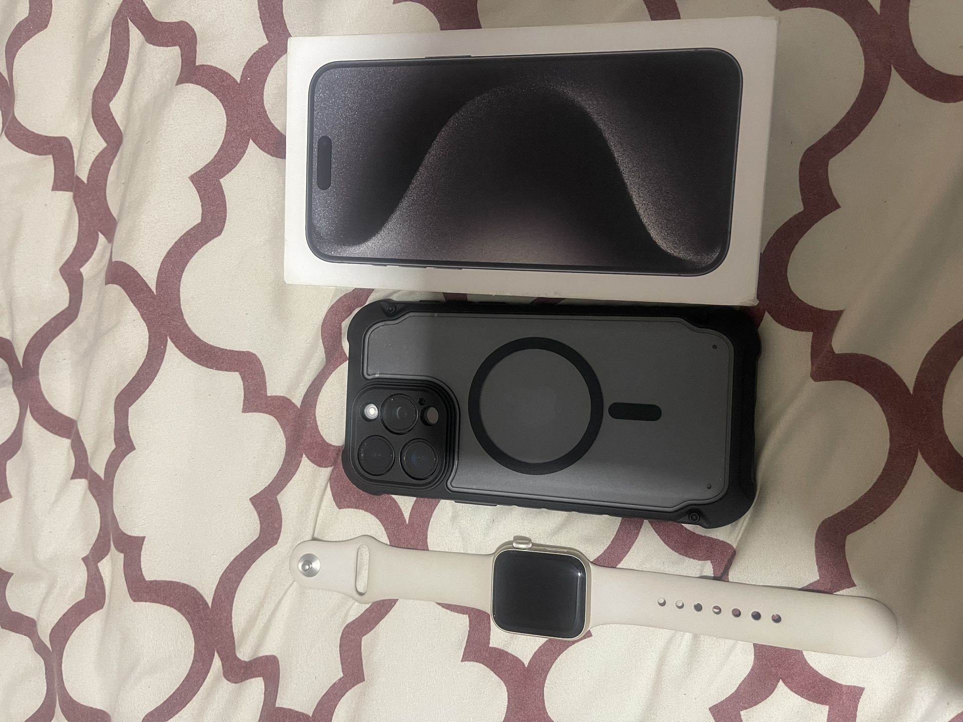 iPhone 15 Pro Max 256g & Apple Watch SE Unlocked
