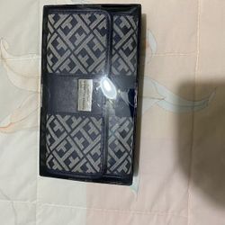 Tommy Hilfiger Cluth