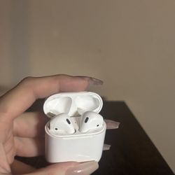 Apple AirPods 1st Generation In-Ear Headsets with Charging Case - White