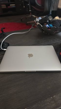 MacBook Pro 2020 13inch i5 core laptop 8GB