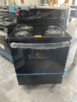 Hotpoint electric stove 4 burners in color black
