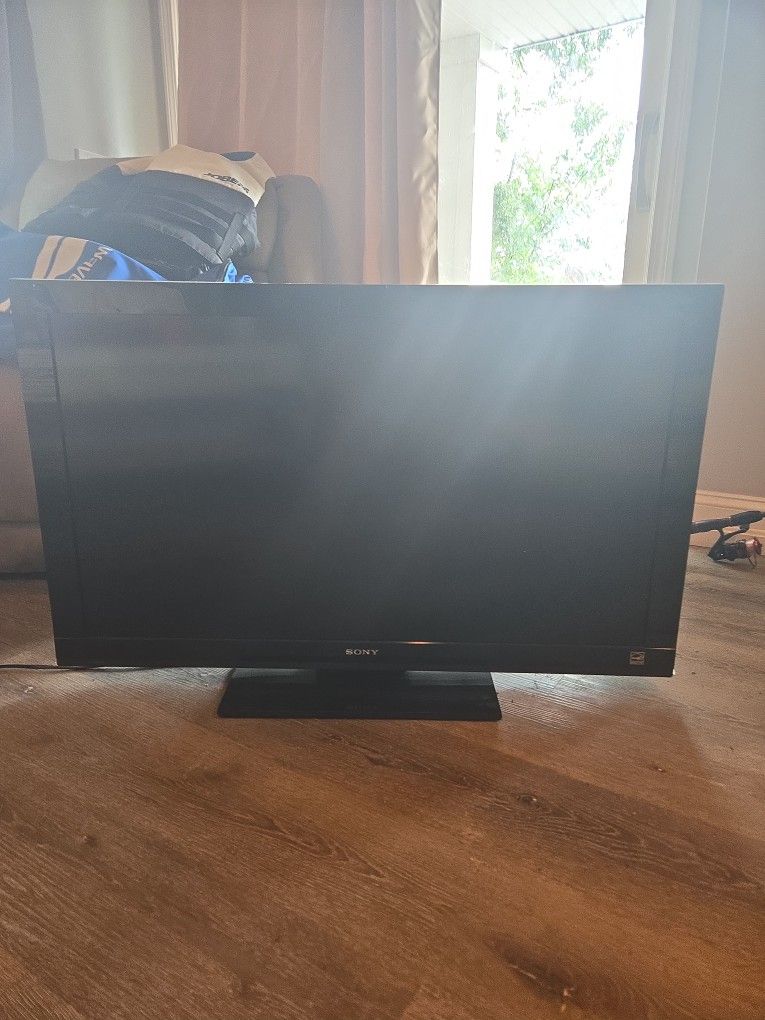 Sony 40 Inch TV - Works Great
