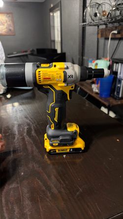 Rivet gun