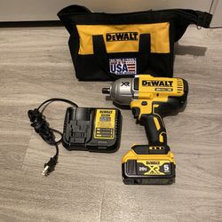 Dewalt Kit  1/2   Impact  Wrench  Torque  3 Speed Condition New 