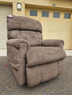 NEW LAZY BOY PINNICALE POWER LIFT CHAIR
