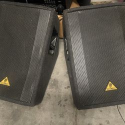 Band cabs feed back speaker cabs