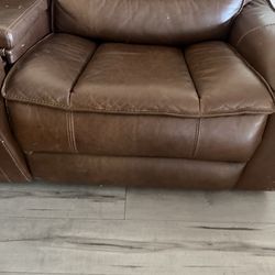 The leather sofa set includes one extra piece—not an ottoman.