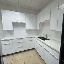 White Gloss Cabinets 