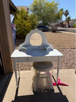Child’s table/chair set