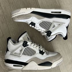 Air Jordan 4 Retro GS ‘Military Black’ 