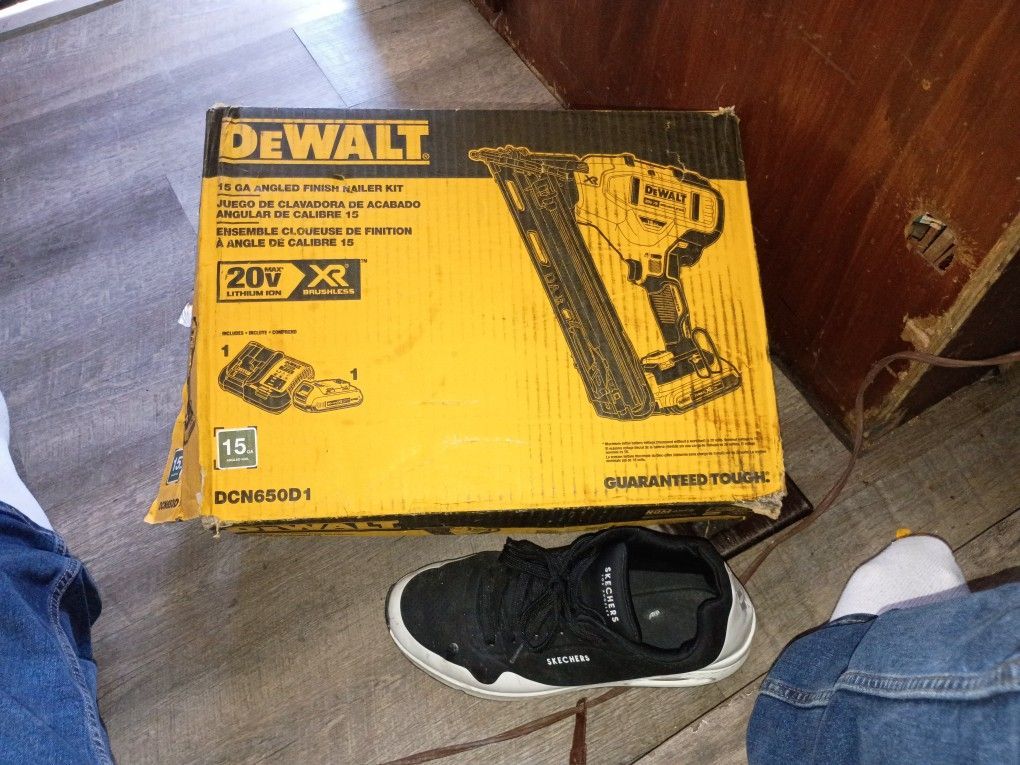 Dewalt 16 Anglefinish Nailer Kit 20v