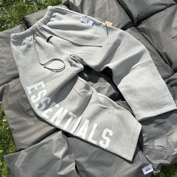 Essentials Sweats L-XL Grey