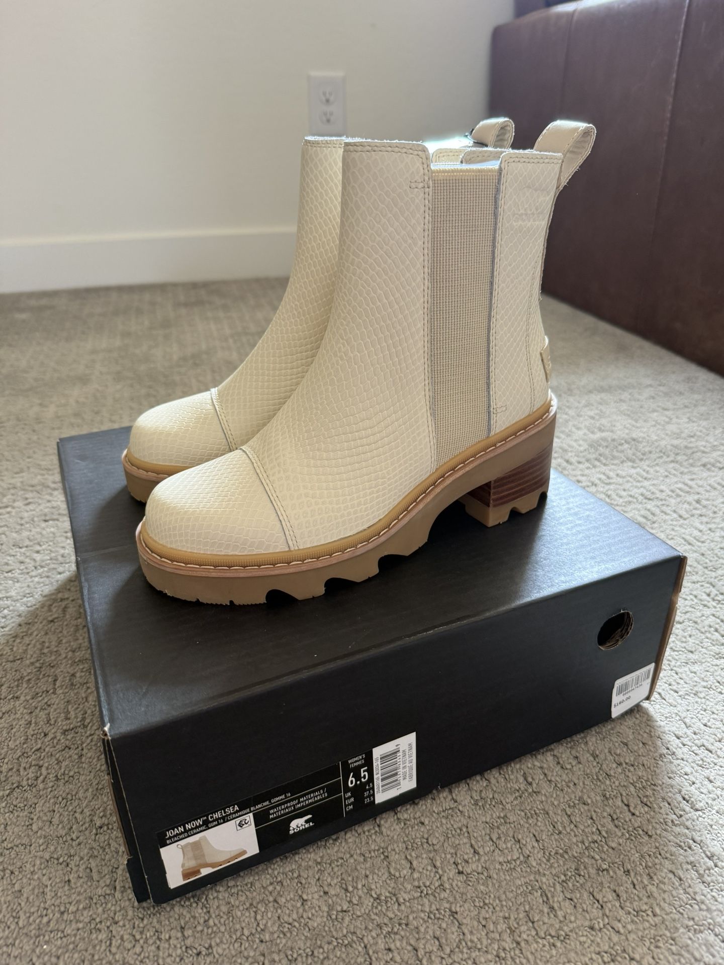 Sorel Size 6.5 White Leather Boots 