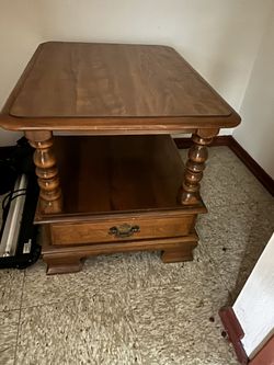 Ethan & Allen Coffee / Side Table