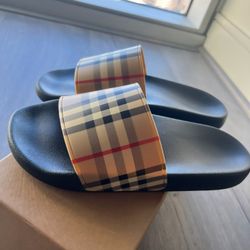 Luxury Burberry Furley Check Slides