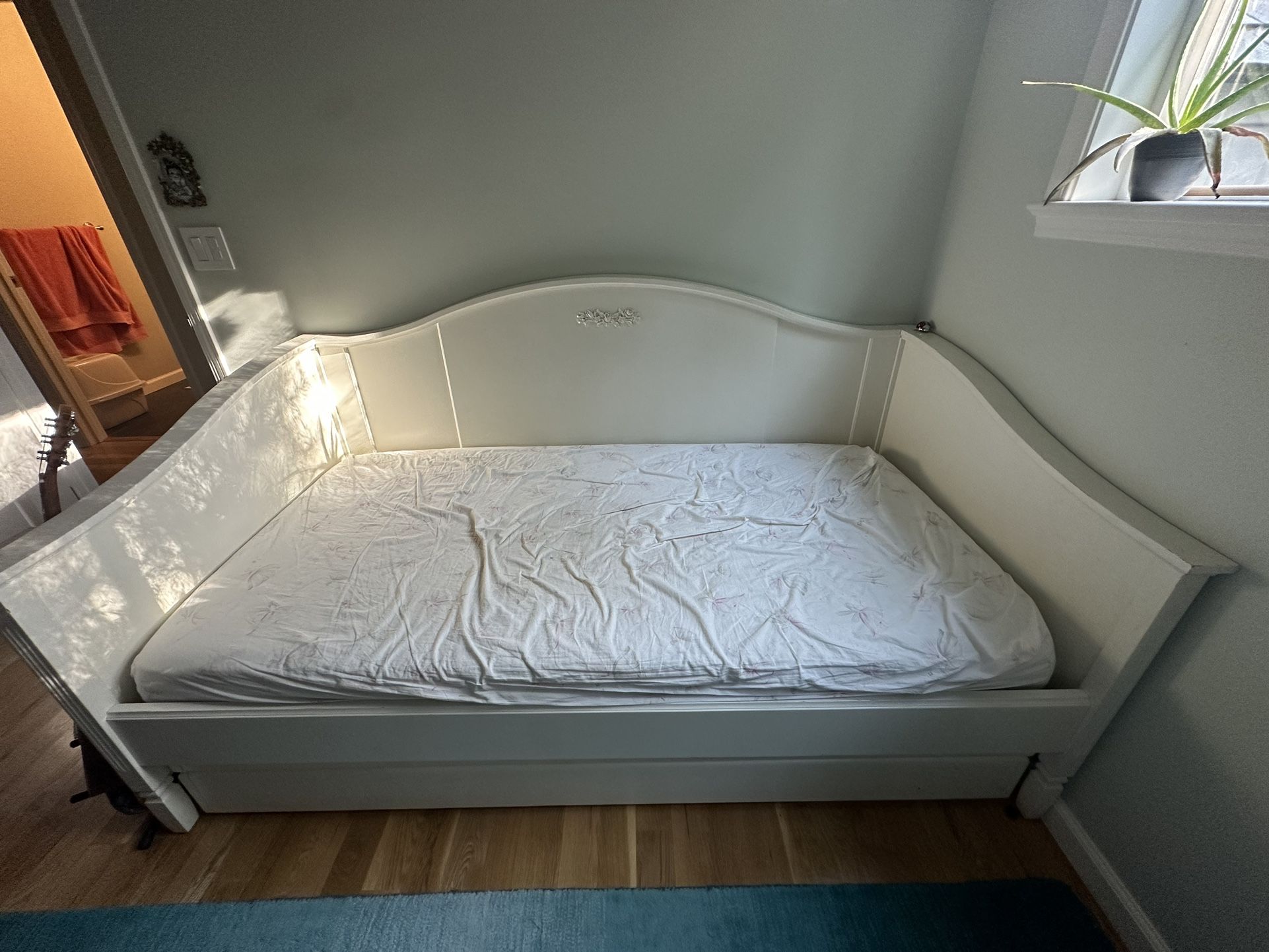Pottery barn madeline sale daybed