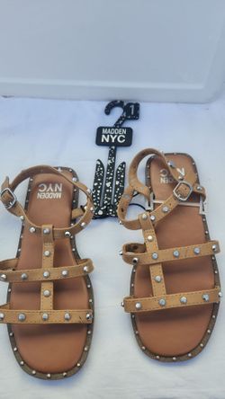 Girl's sandals size 1