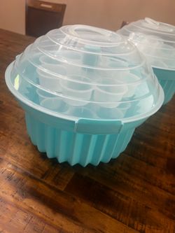Set of two cupcake holders