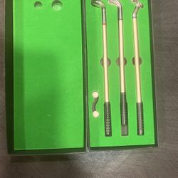GOLF CLUBS MINI SET/GAME 