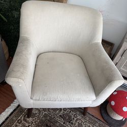 FREE Mid-Century Modern Accent Chair (Pet-Friendly)