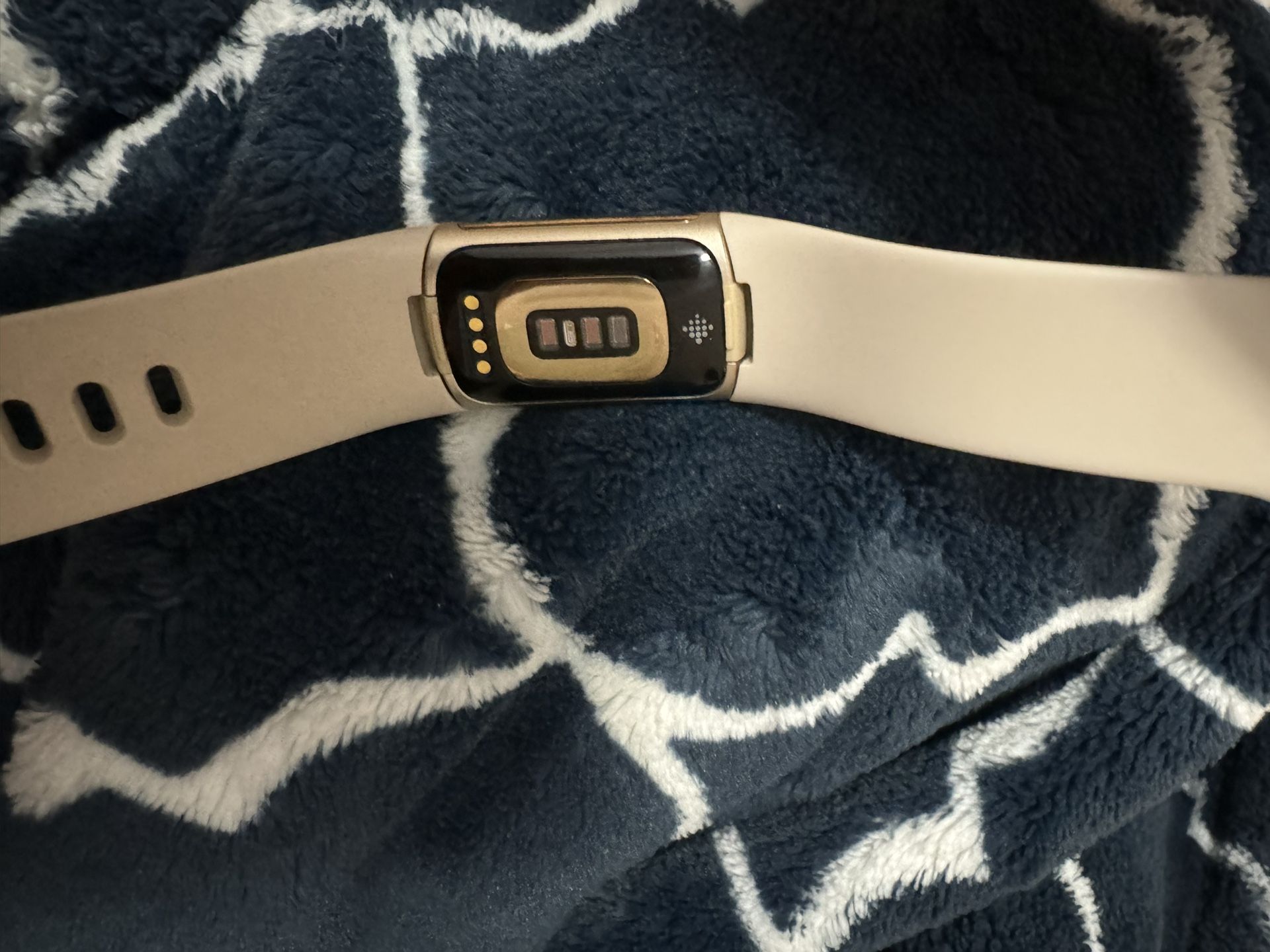 Fitbit Charge 5