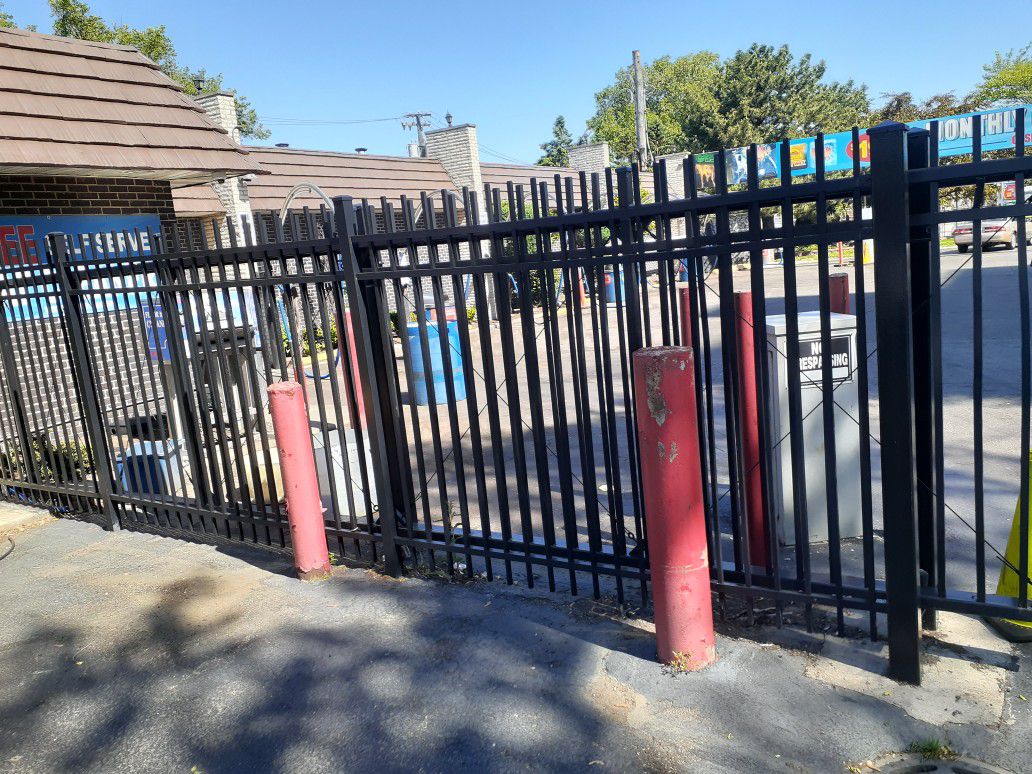 Iron sliding gates with fencing