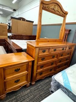 Nice queen bed set