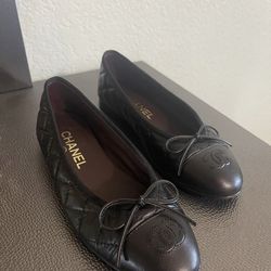 Chanel Women Size 35