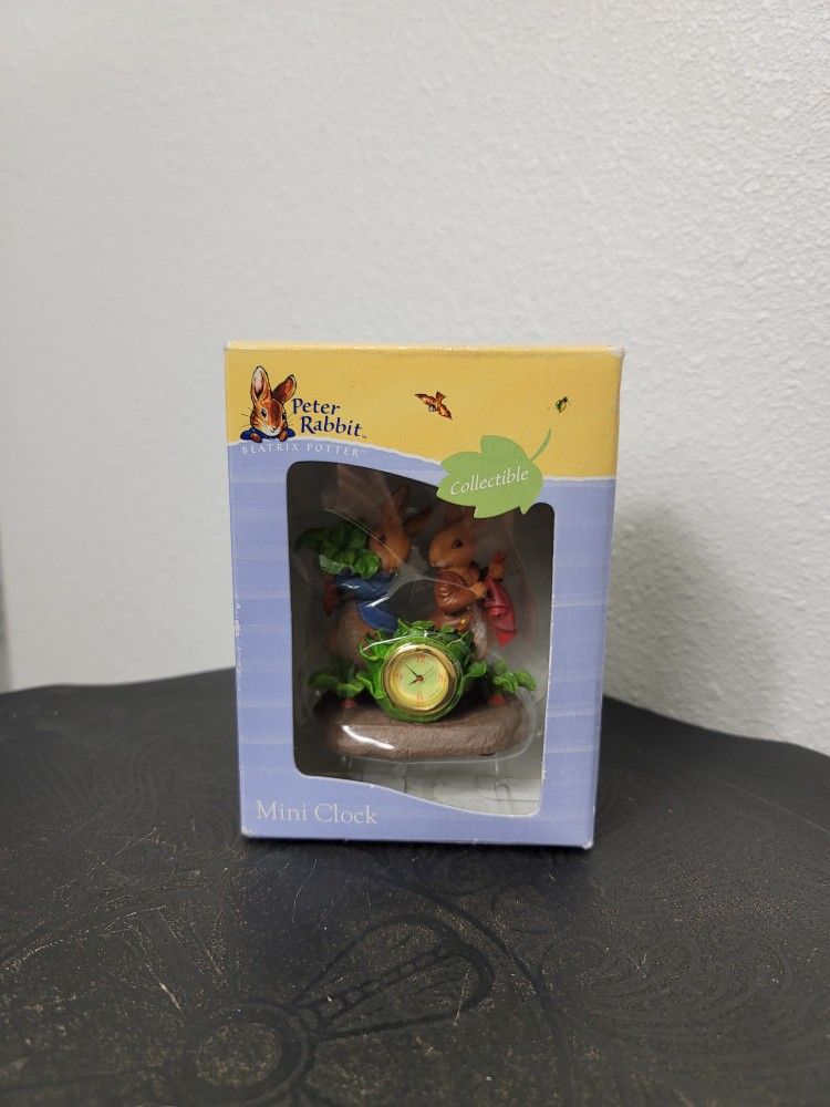 Frederick Warne PETER RABBIT with Cabbage Resin Mini Clock Figurine Nice