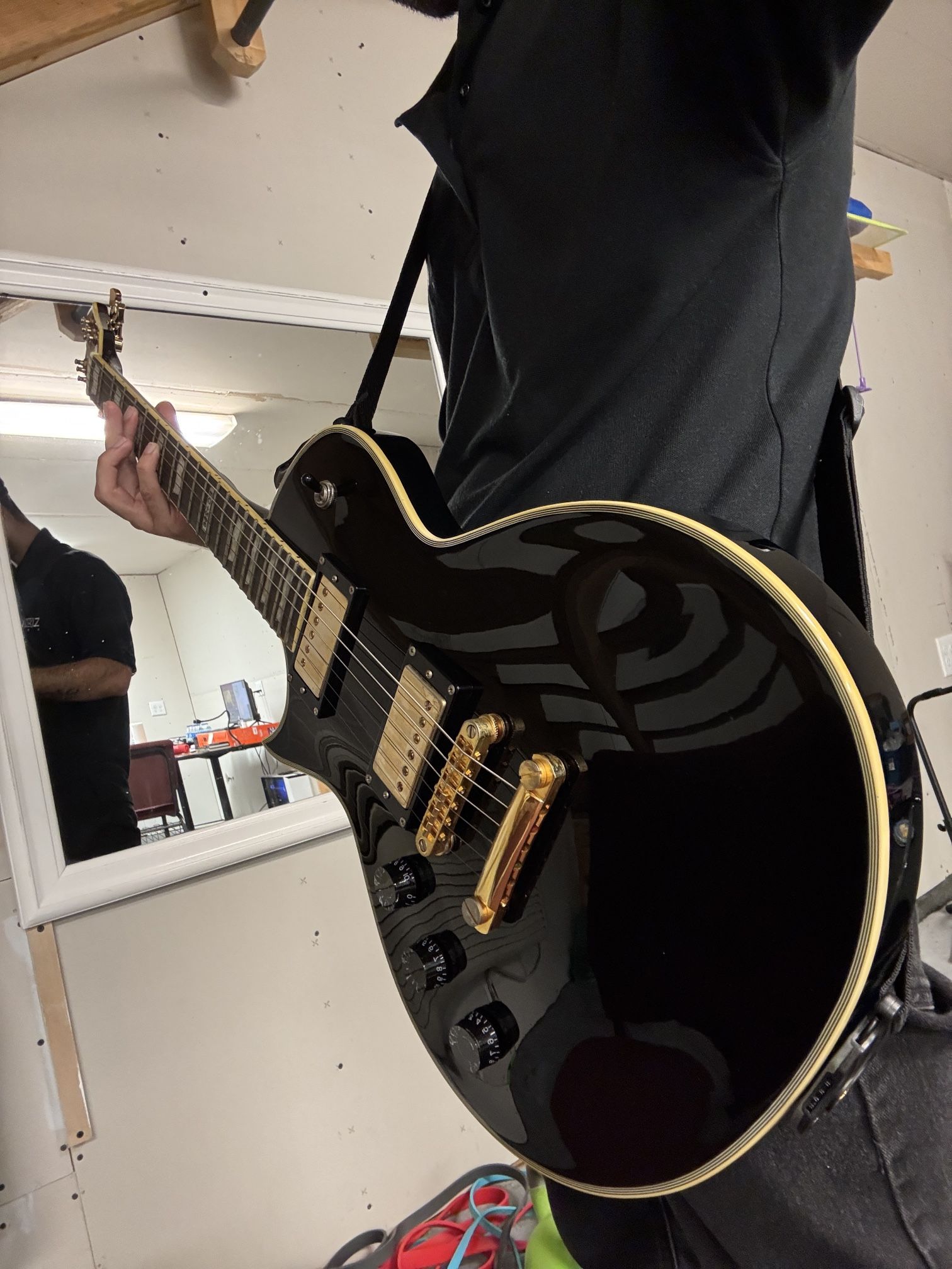 🚨 CRAZY SALE Guitar Black & Gold! 