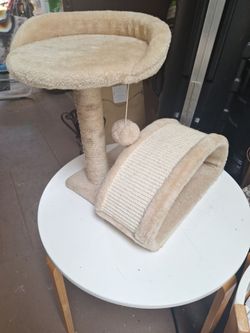 New 18x18 cat Scratcher play center / condo