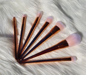Rose gold makeup brush set