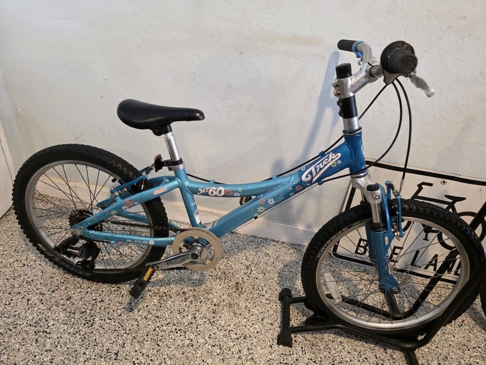 🔥🚲🔥Trek Size 20 Inch Tires(BEST OFFER TAKE IT HOME🔥🚲🔥