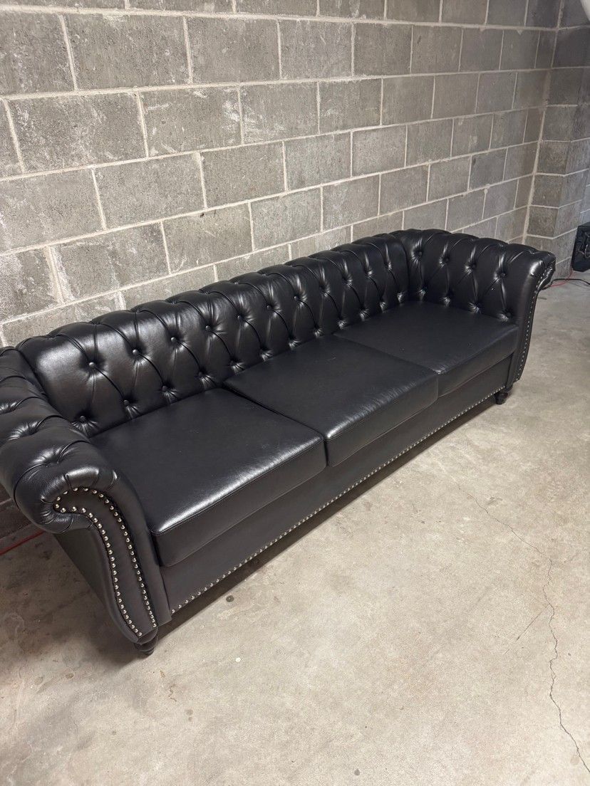 Sofa // couch