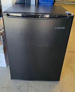 Vissani 2.6 mini refrigerator