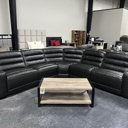 Large Plush Power Reclining Sectional! 