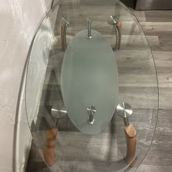 Excellent Condition, Beveled Oval Glass Coffee Table