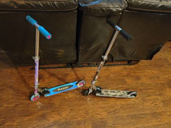 Kids Deluxe Razor Scooters Lot Of 2, Camo And Iridescent