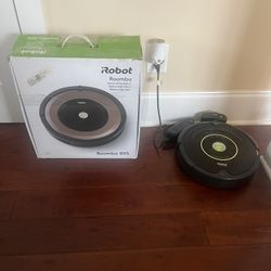 iRobot Roomba 895 Vacuuming Robot