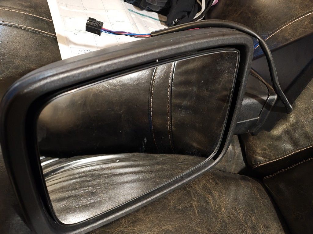 Mirror for pickup truck