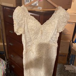 Wedding Dress Gorgeous Looks Brand New 