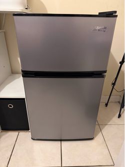 Mini fridge