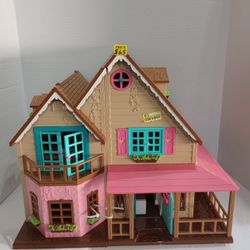 Brand New Lilwoodzees Cottage Doll House Comes With Furniture 