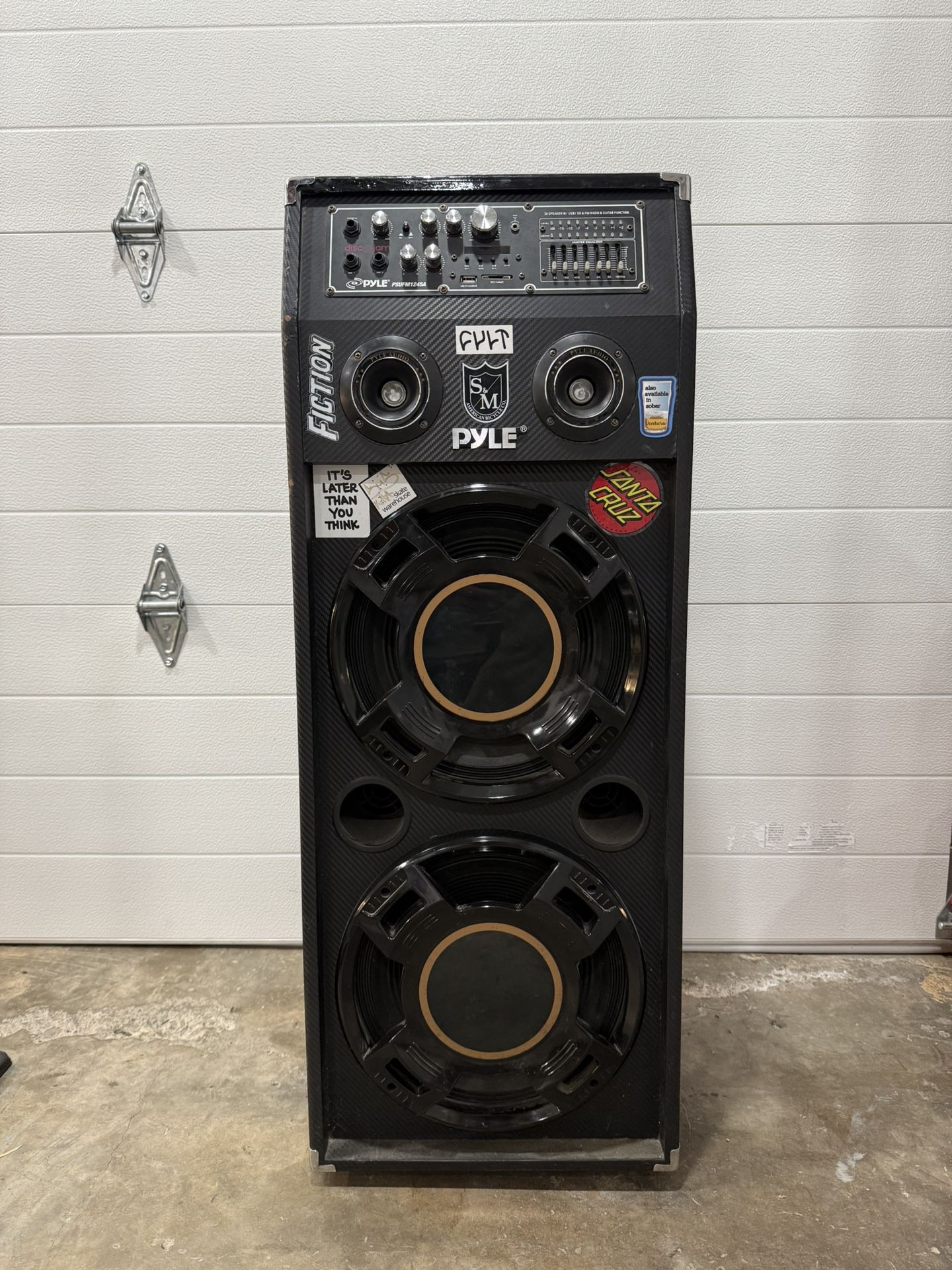 Speaker, Twin 12 Inch Subwoofers