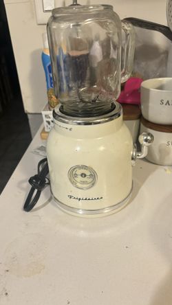 Personal blender