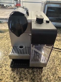 De’Longhi Nespresso Lattissima EN520.S Espresso Machine