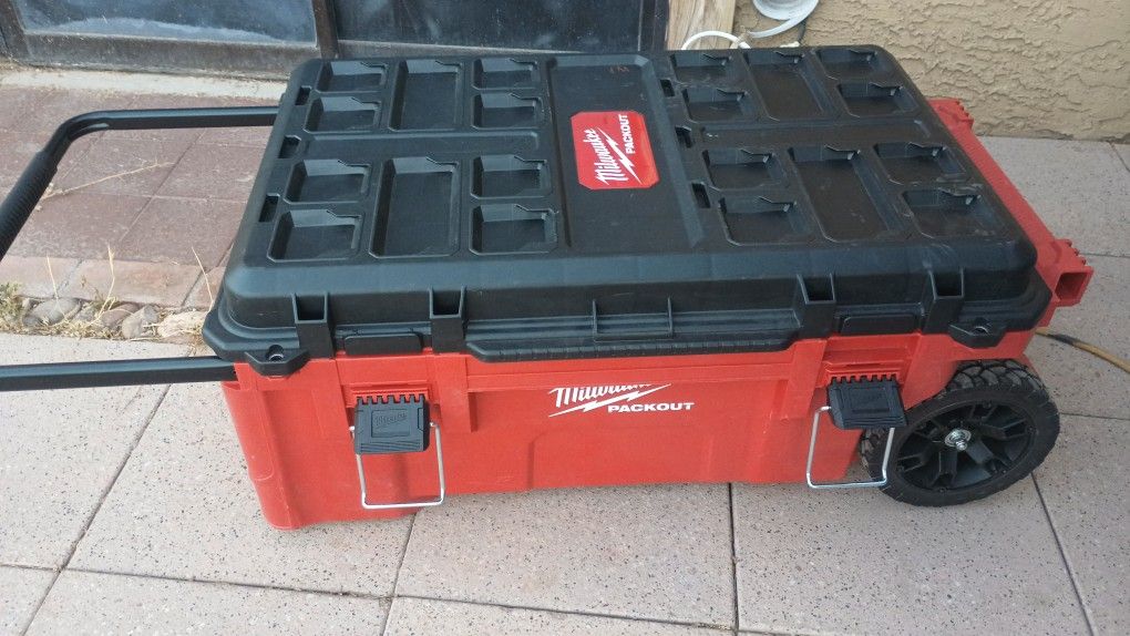 Milwaukee Chest Tools Box