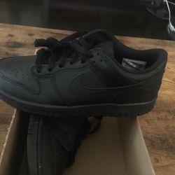 New Kid’s Nike Dunk Low size 6Y/7.5W