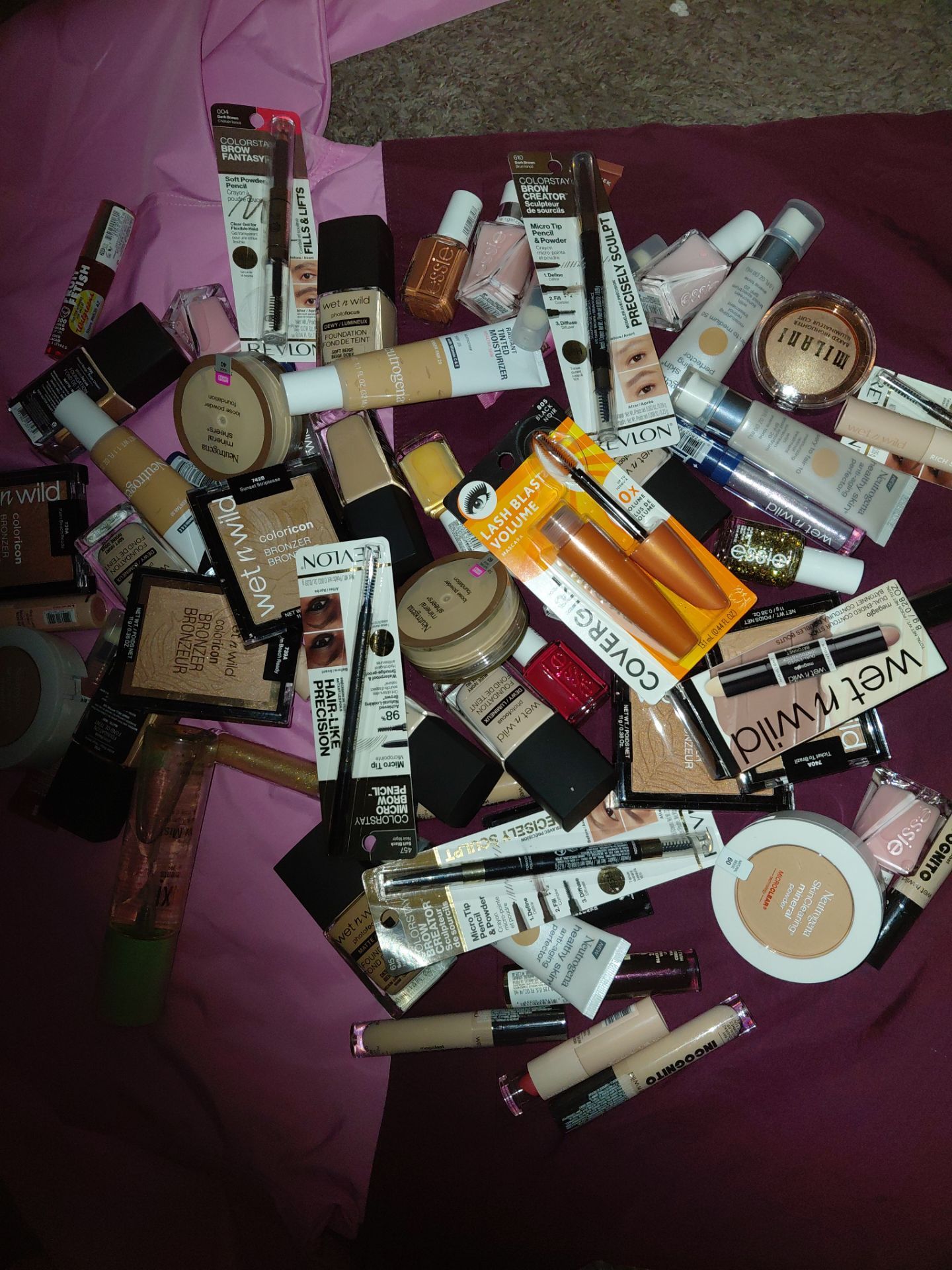 Women's mixed makeup supplies...