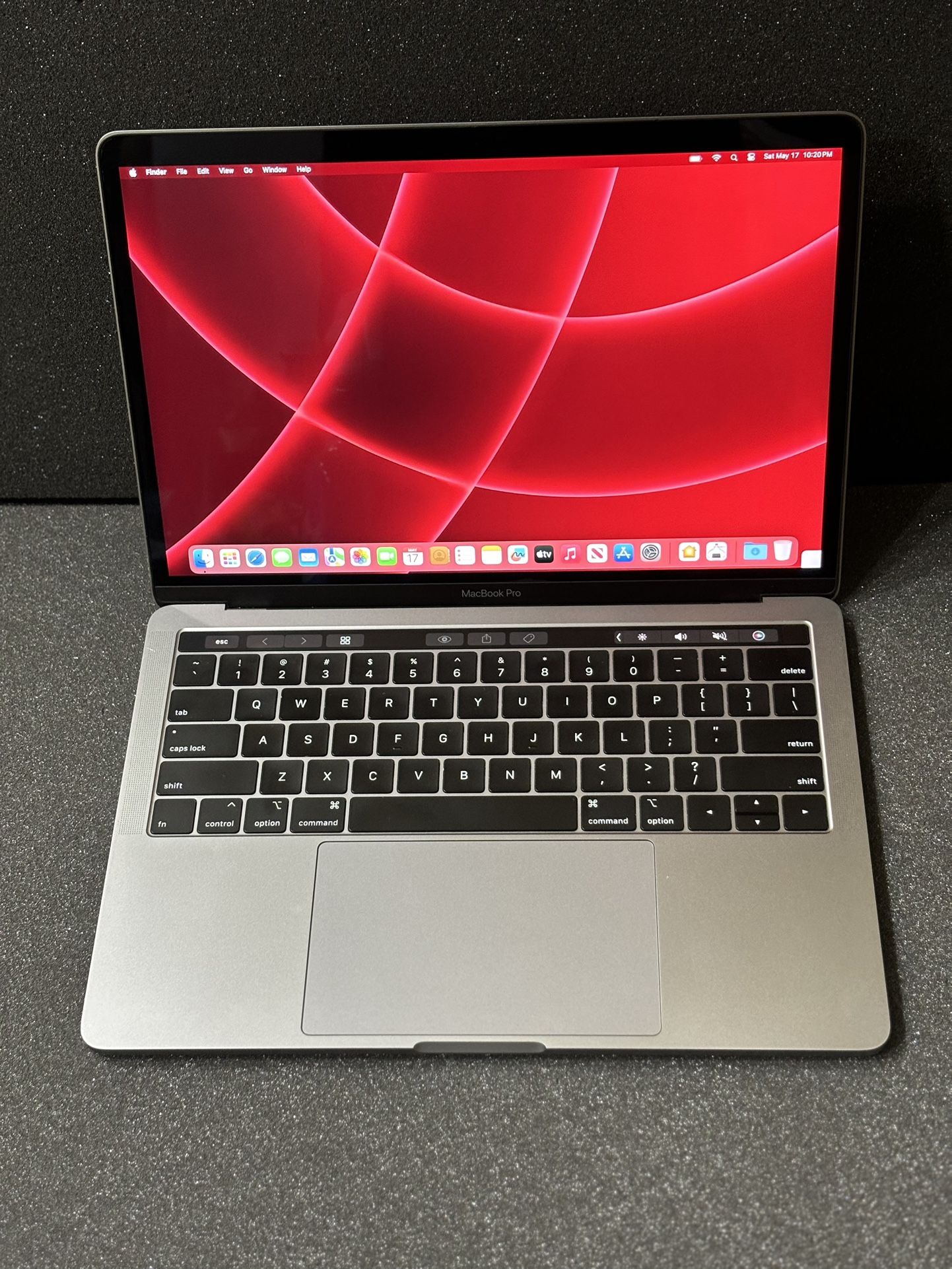 MacBook Pro 13 2019 i5/8gb ram /256 gb ssd space gray